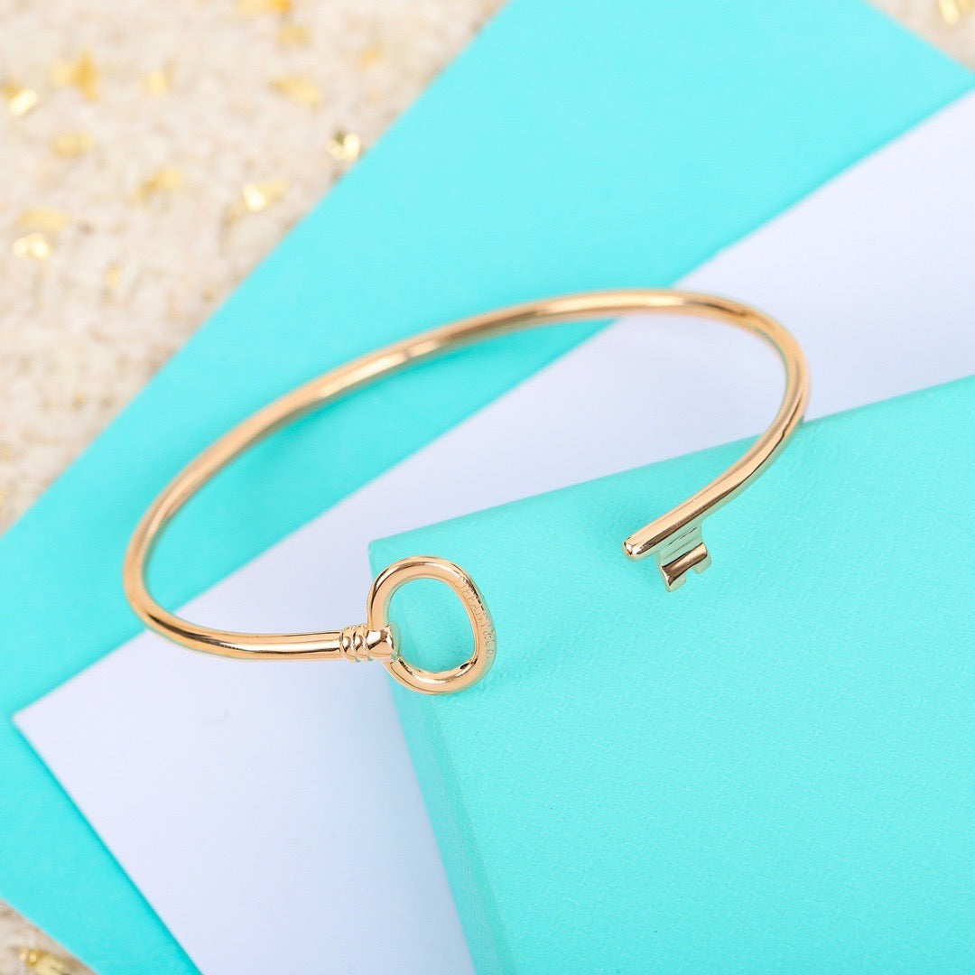 Tiffany & Co. Silver Sterling Silver Logo Bracelet