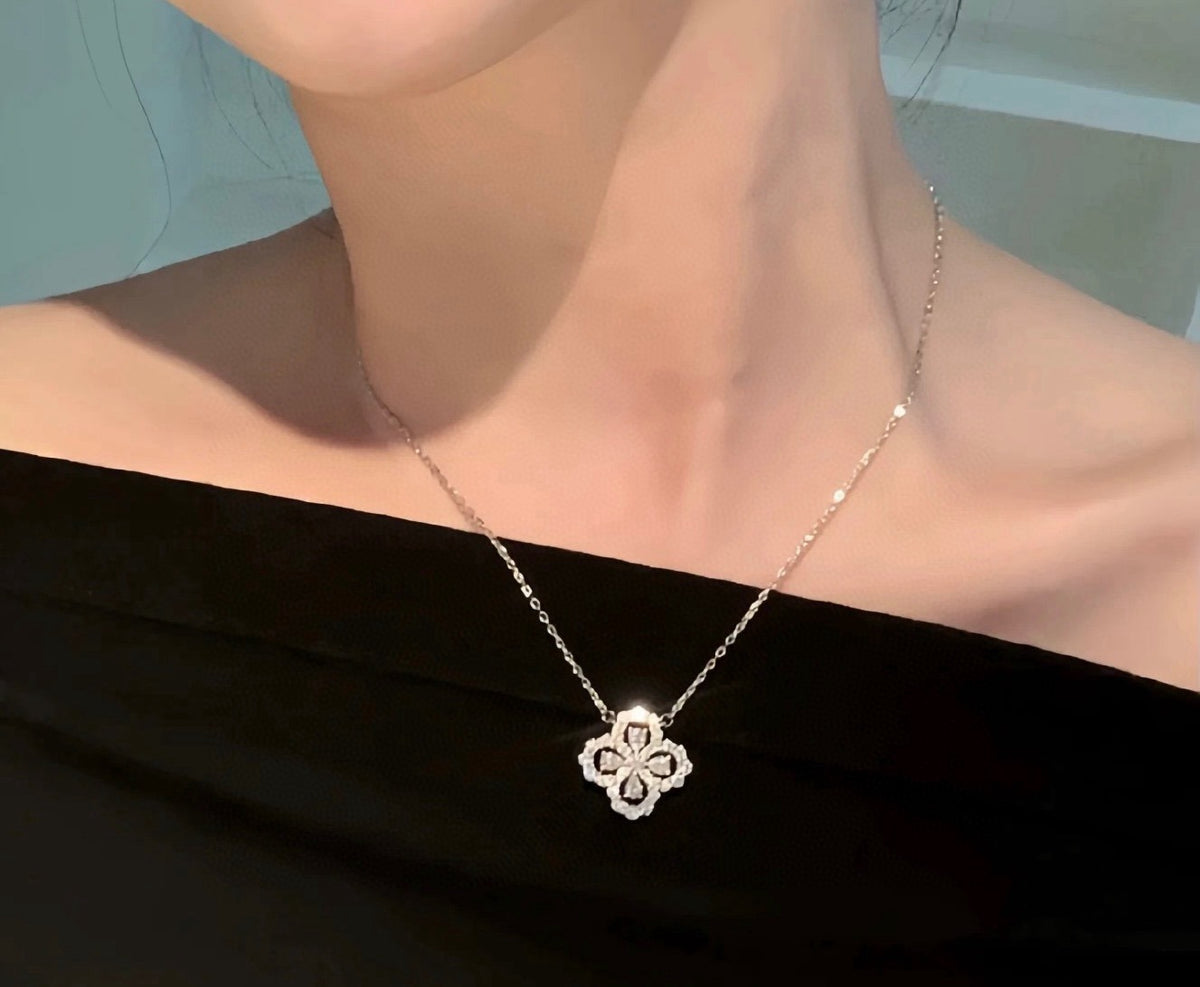 Harry Winston Gold Clover Necklace