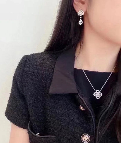 Harry Winston Gold Clover Necklace
