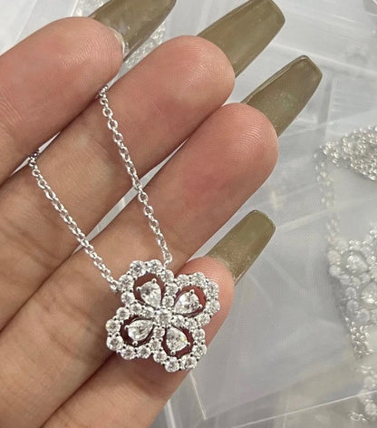 Harry Winston Gold Clover Necklace